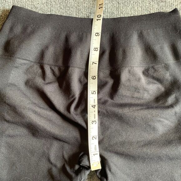 Aurola Women No Size Black Tight Workout Activewear Shorts with Booty Scrunch - Picture 10 of 10